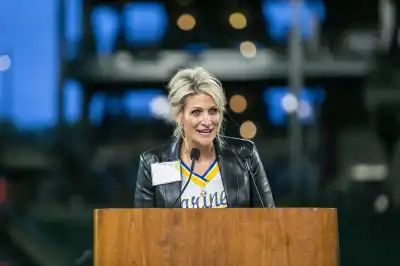 Lisa Stirgus speaks at the 2022 Dare to Dream Dinner & Auction